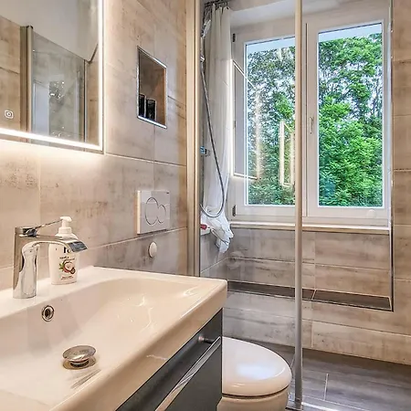 2 Bedroom Stunning In Apartment