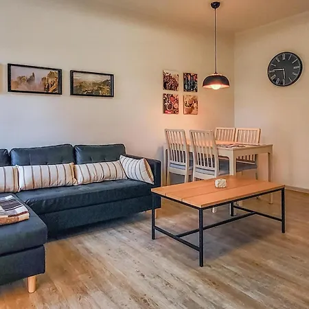 2 Bedroom Stunning In Apartment *